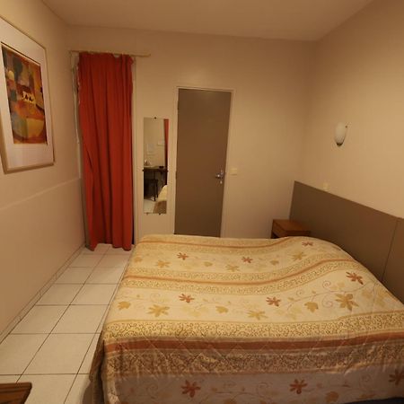 פריז Hotel Du Roussillon מראה חיצוני תמונה