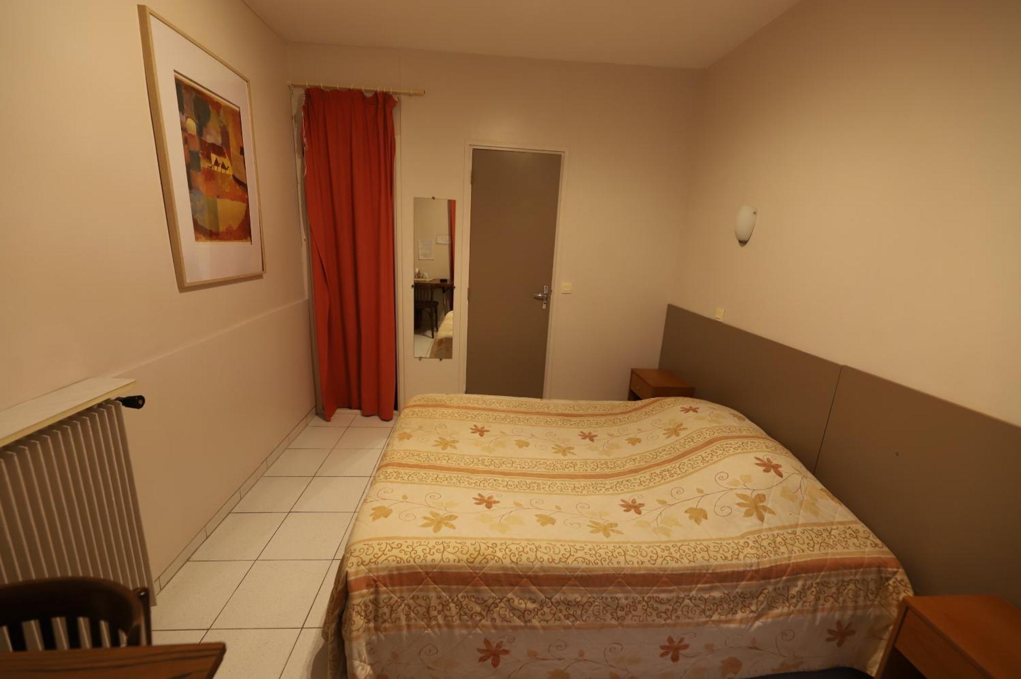 פריז Hotel Du Roussillon מראה חיצוני תמונה